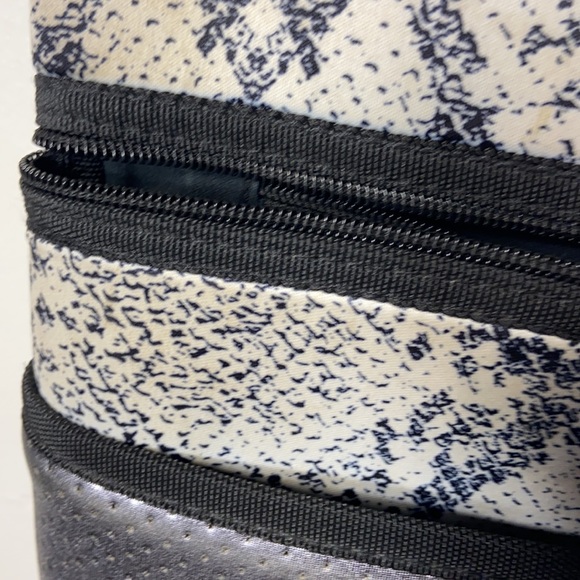 Haute Shore crossbody purse - Picture 5 of 12